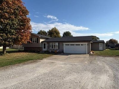 /international/us/830-s-maple-st-virginia-il-110120884136/