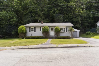 /international/us/2-dennis-street-augusta-me-110109010730/