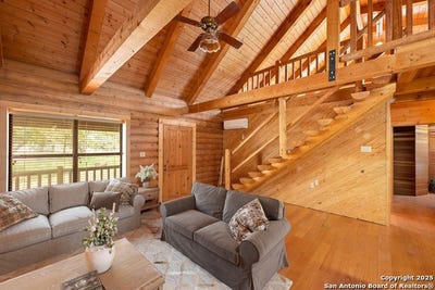/international/us/463-woodland-fredericksburg-tx-110099131362/