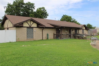 /international/us/2512-s-state-highway-36-gatesville-tx-110097510908/