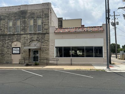 /international/us/13-w-2nd-ave-hutchinson-ks-110108231421/