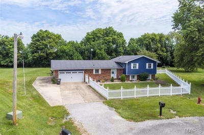 /international/us/6-frisse-court-highland-il-110101071718/