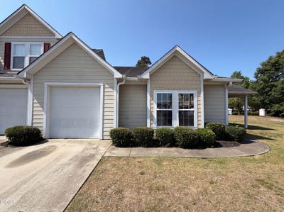 /international/us/3066-candlelight-drive-fayetteville-nc-110110197695/
