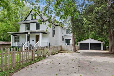 /international/us/1025-n-summit-st-iowacity-ia-110108380937/