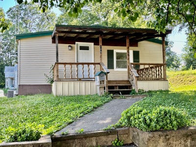 /international/us/106-n-market-street-mount-carmel-il-110108722798/