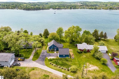 /international/us/3802-s-grants-landing-lake-leelanau-mi-110099994074/