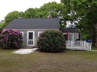 /international/us/166-seaview-avenue-south-yarmouth-ma-110098495759/