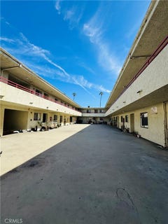 /international/us/14610-delano-van-nuys-ca-110106583706/