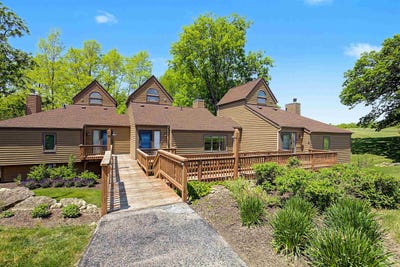 /international/us/23-farmstead-drive-galena-il-110108414785/