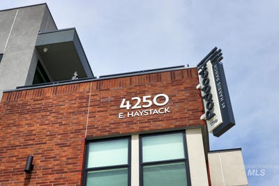 /international/us/4250-haystack-boise-id-110108387333/
