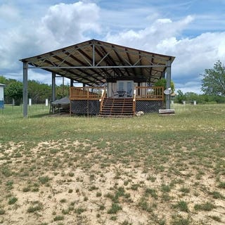 /international/us/8438-wharton-dock-rd-bandera-tx-110109419329/