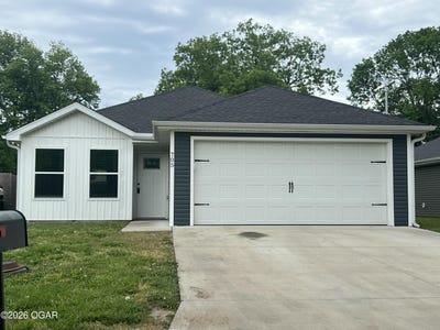 /international/us/705-n-washington-street-carterville-mo-110107934760/