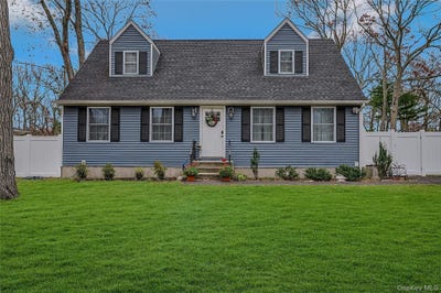 /international/us/458-lockwood-drive-shirley-ny-110103794622/