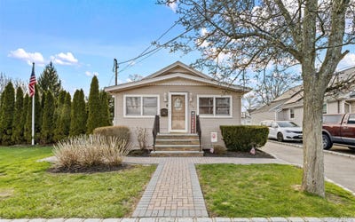 /international/us/253-s-7th-street-lindenhurst-ny-110107155665/