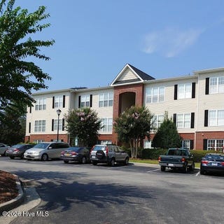 /international/us/1521-cadfel-court-wilmington-nc-110105411405/