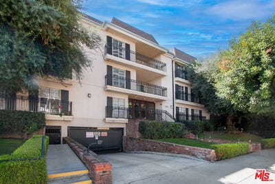 /international/us/15248-dickens-st-sherman-oaks-ca-110106569206/