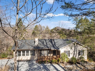 /international/us/137-weaver-court-lake-lure-nc-110106199936/