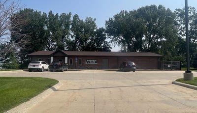 /international/us/2609-apache-ct-sioux-city-ia-110093561844/