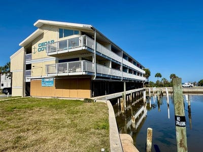 /international/us/82-2nd-st-cedar-key-fl-110107394255/