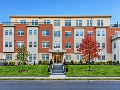 /international/us/321-hammond-pond-pkwy-brookline-ma-110120561372/