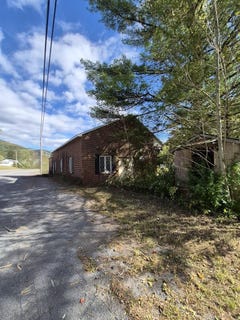 /international/us/6718-midland-trail-hines-wv-110102361256/