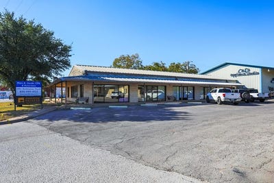 /international/us/1603-e-main-st-fredericksburg-tx-110103519533/