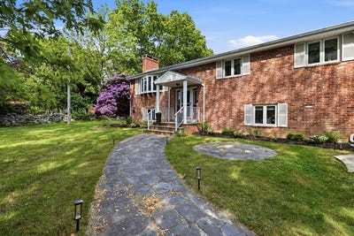 /international/us/1535-meridian-st-fall-river-ma-110108639539/