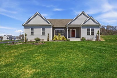 /international/us/1291-central-avenue-johnston-ri-110108384049/