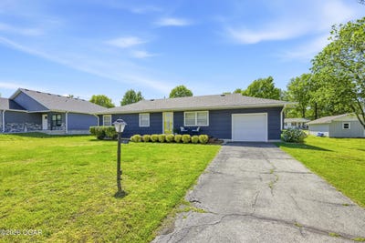 /international/us/1611-cherry-blossom-lane-carthage-mo-110107573320/