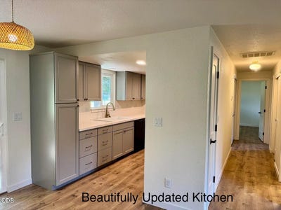 /international/us/300-shafer-lane-jacksonville-or-110108490297/