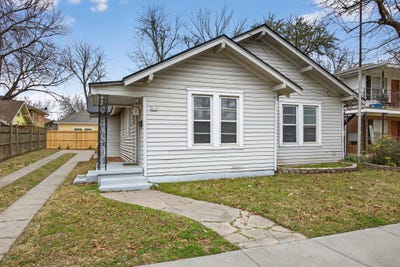 /international/us/1111-n-austin-street-denton-tx-110105220190/