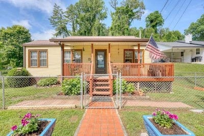 /international/us/819-valley-river-avenue-murphy-nc-110108468116/