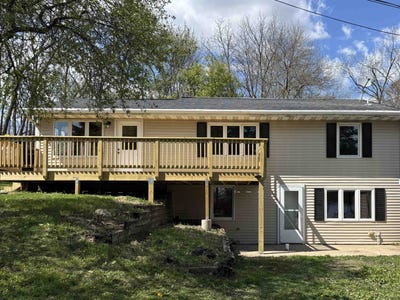 /international/us/w9334-bluff-lane-cambridge-wi-110099337281/