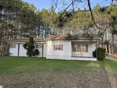 /international/us/2737-county-road-633-grawn-mi-110099556792/