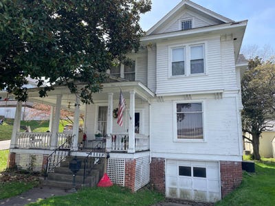 /international/us/1039-kanawha-terrace-saint-albans-wv-110106802795/