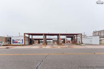 /international/us/124-e-3rd-street-burkburnett-tx-110101057203/
