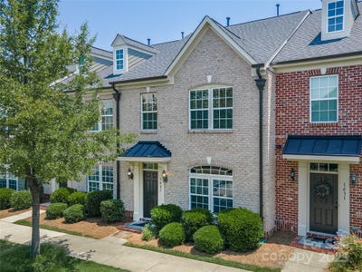 /international/us/1027-writers-way-cornelius-nc-110100563371/