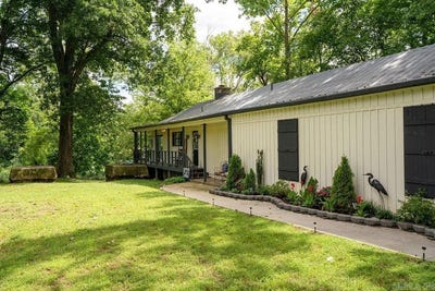 /international/us/10-raintree-valley-drive-pangburn-ar-110108983484/