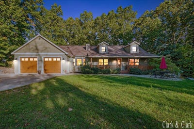 /international/us/8319-pine-island-drive-ne-comstock-park-mi-110120517436/