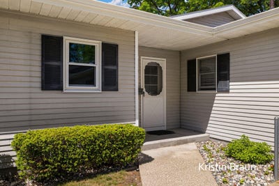 /international/us/1075-walnut-grove-drive-muskegon-mi-110108450973/