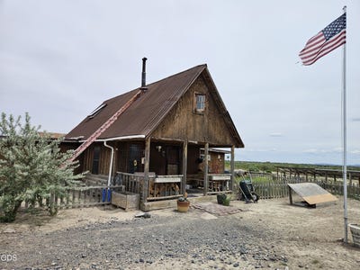 /international/us/n-oil-dry-road-christmas-valley-or-110109252915/