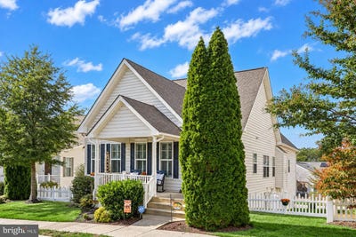 /international/us/17430-lethridge-circle-round-hill-va-110120460421/