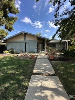 /international/us/4425-charter-oaks-bakersfield-ca-110107051032/