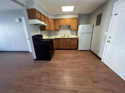 /international/us/18-22-main-street-hinsdale-nh-110108709817/