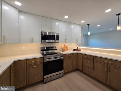 /international/us/10-linden-lane-levittown-pa-110108682829/