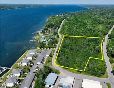/international/us/riverview-drive-morristown-ny-110101116569/