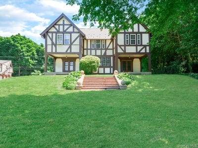 /international/us/51-crescent-road-port-washington-ny-110108725183/