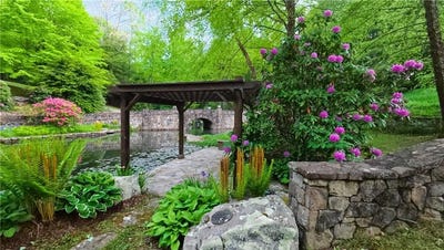 /international/us/230-woodside-lane-suches-ga-110108467073/