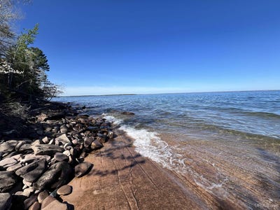 /international/us/13530-waisanen-road-l-anse-mi-110108549564/