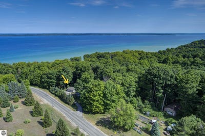 /international/us/12166-e-old-orchard-trail-suttons-bay-mi-110108693853/